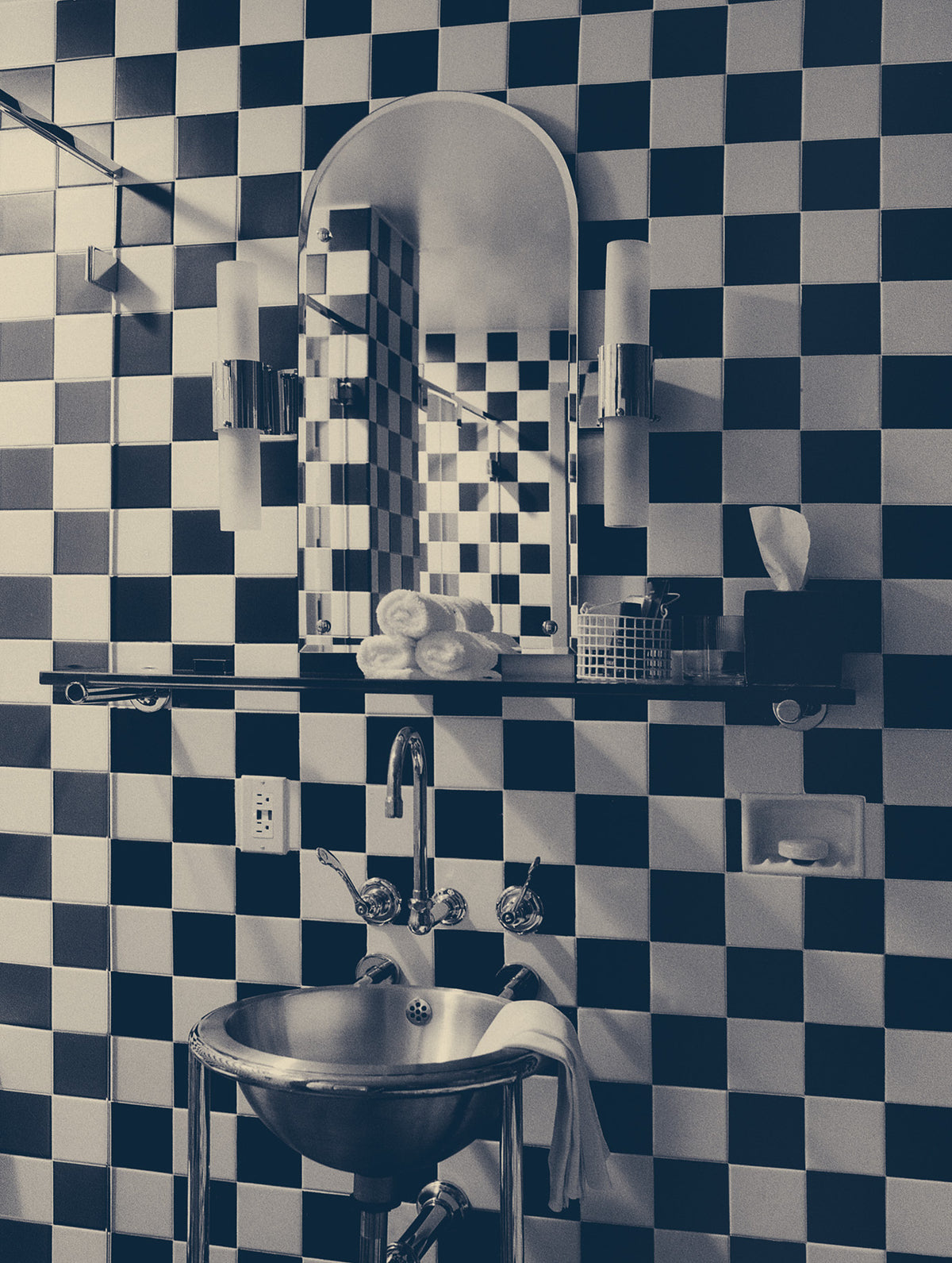 Salle de bain de l'Hôtel Morgans, par Andrée Putman.
New-York, c. 1984.